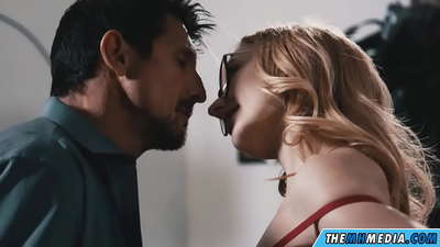 Рамантычны сэкс з распутнай бландынкай